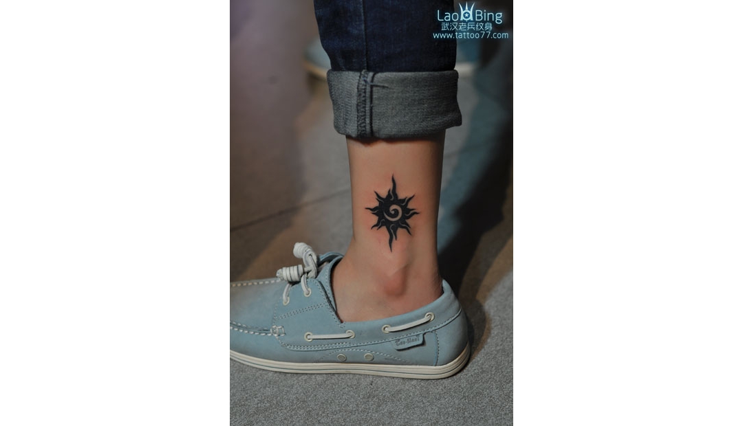 本店为来自汉口纹身爱好者打造的腿部图腾太阳图案纹身图案作品 ...