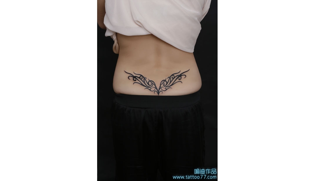 武汉纹身店：性感的腰部图腾纹身图案作品