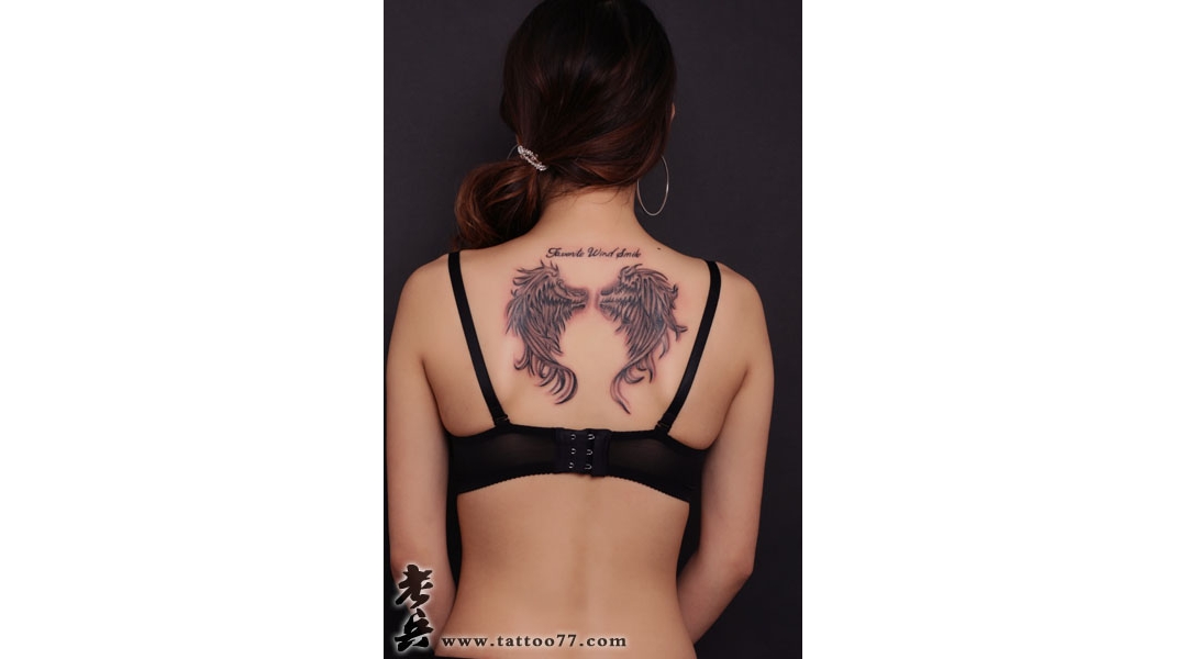 专业纹身店：美女背部翅膀纹身图案作品