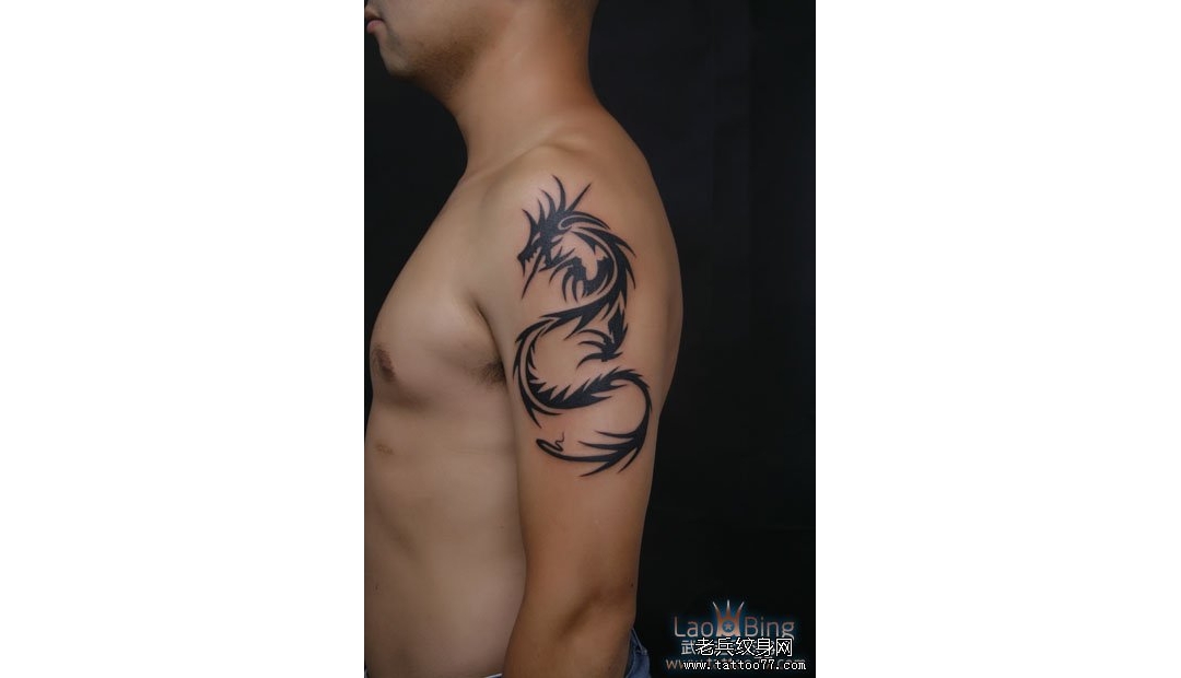 老兵纹身师李哲打造的一款帅气的大臂图腾龙纹身图案作品