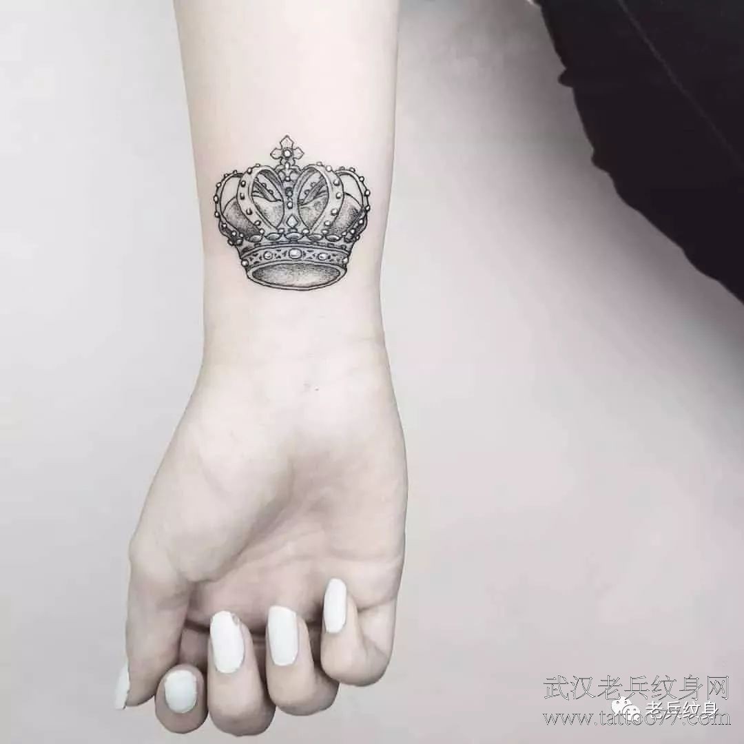 皇冠纹身_小清新纹身_上海由龙刺青