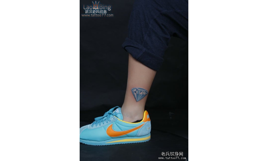武汉老兵纹身：时尚的腿部钻石纹身图案作品