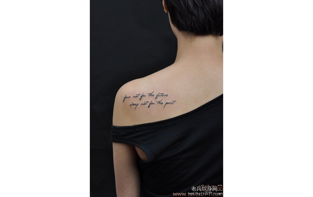 武汉专业纹身店：背部小文字纹身图案作品