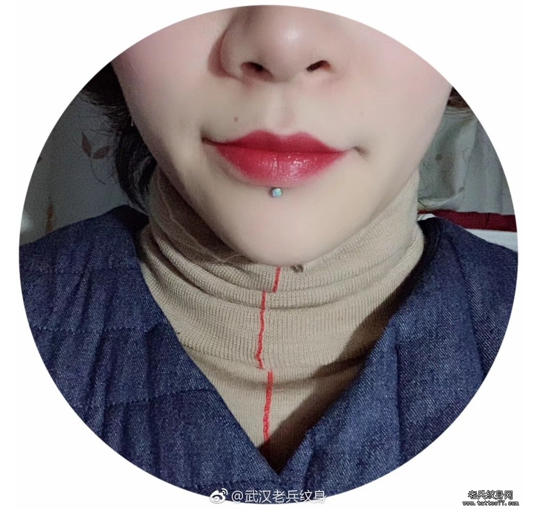 唇钉穿孔作品