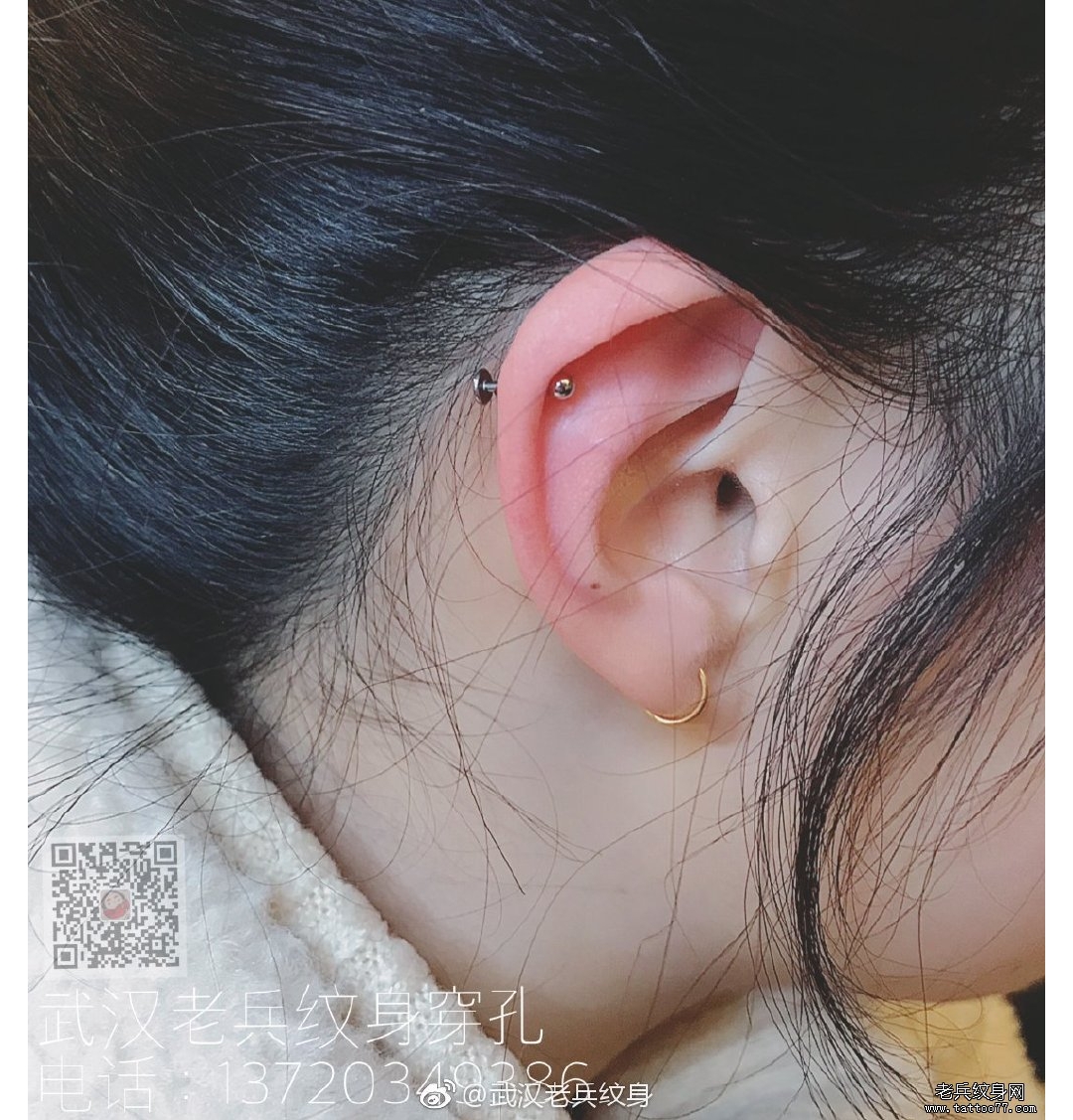 耳骨穿孔作品