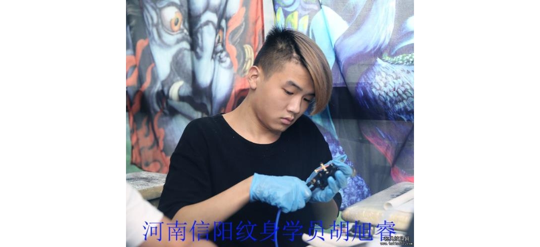 河南信阳纹身学员胡旭睿学习中