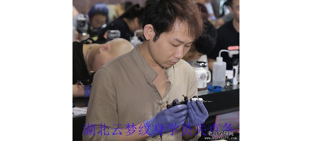 湖北云梦纹身学员关克务纹身培训中