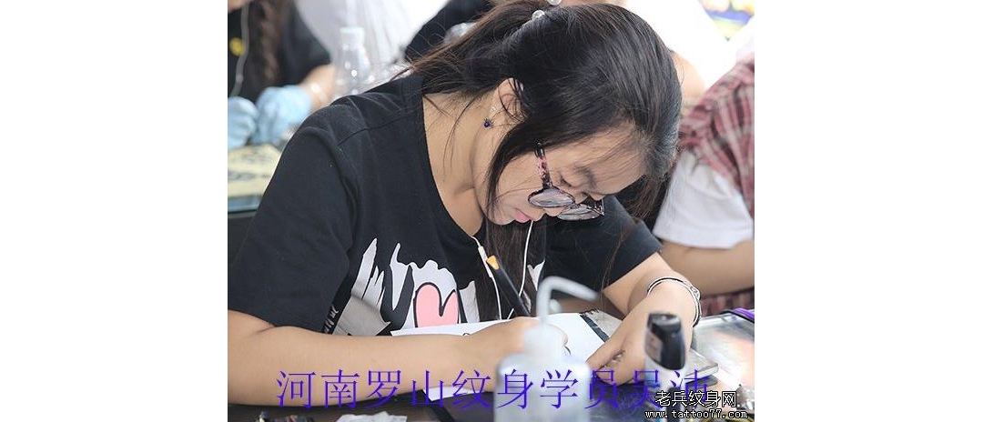 河南罗山纹身学员吴沛纹身培训中