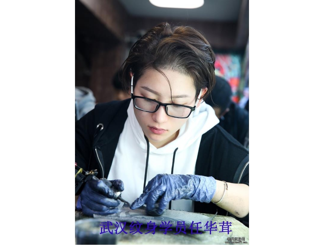 武汉纹身学员任华茸纹身培训中