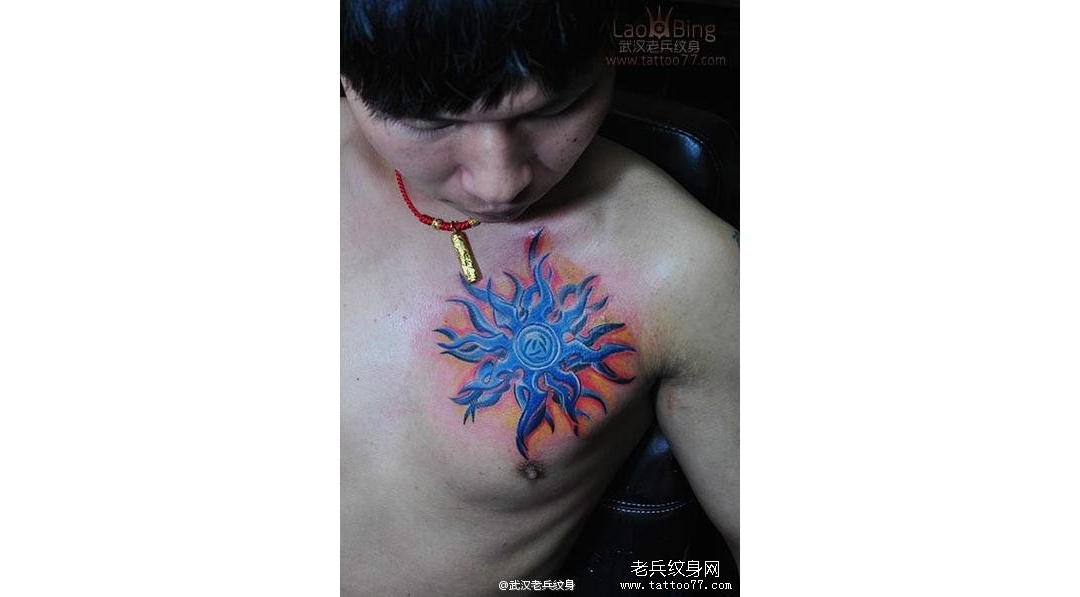 兵哥2013年打造的最新胸口彩色太阳纹身图案作品