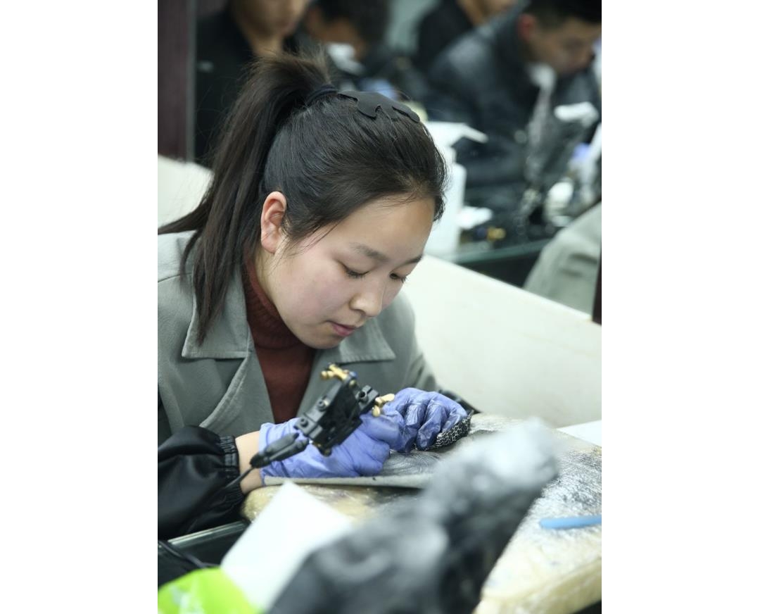 重庆大足纹身学员彭辉纹身培训中