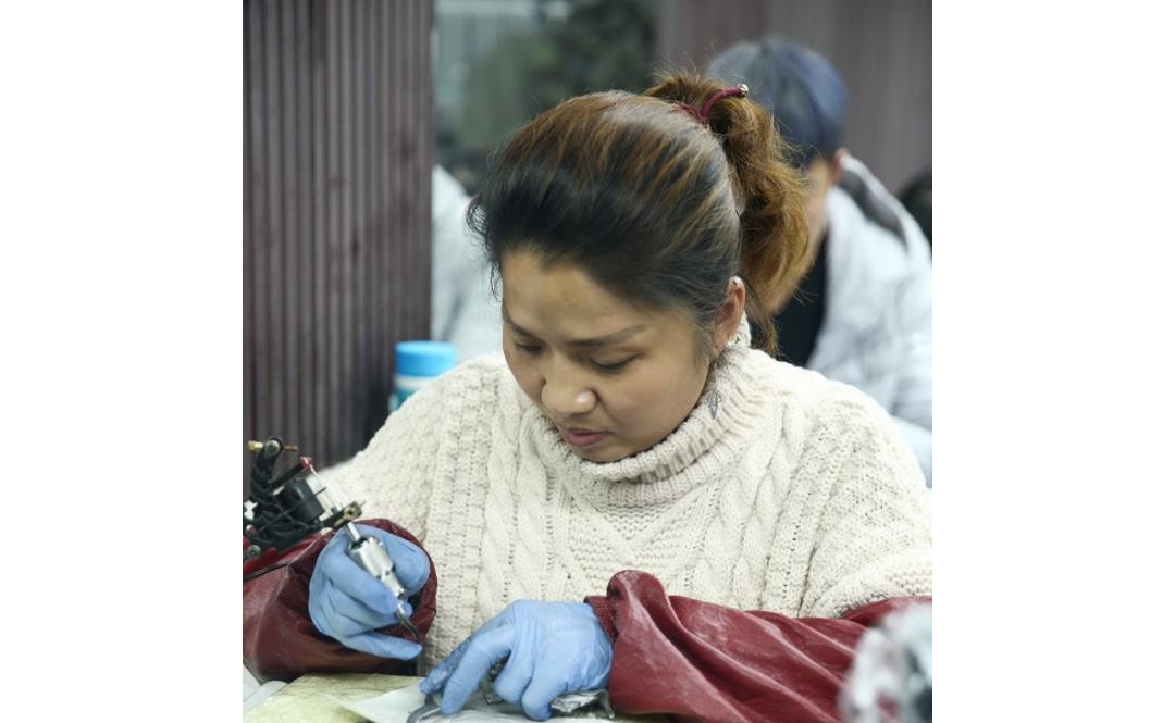 湖北仙桃纹身学员张建兰纹身培训中