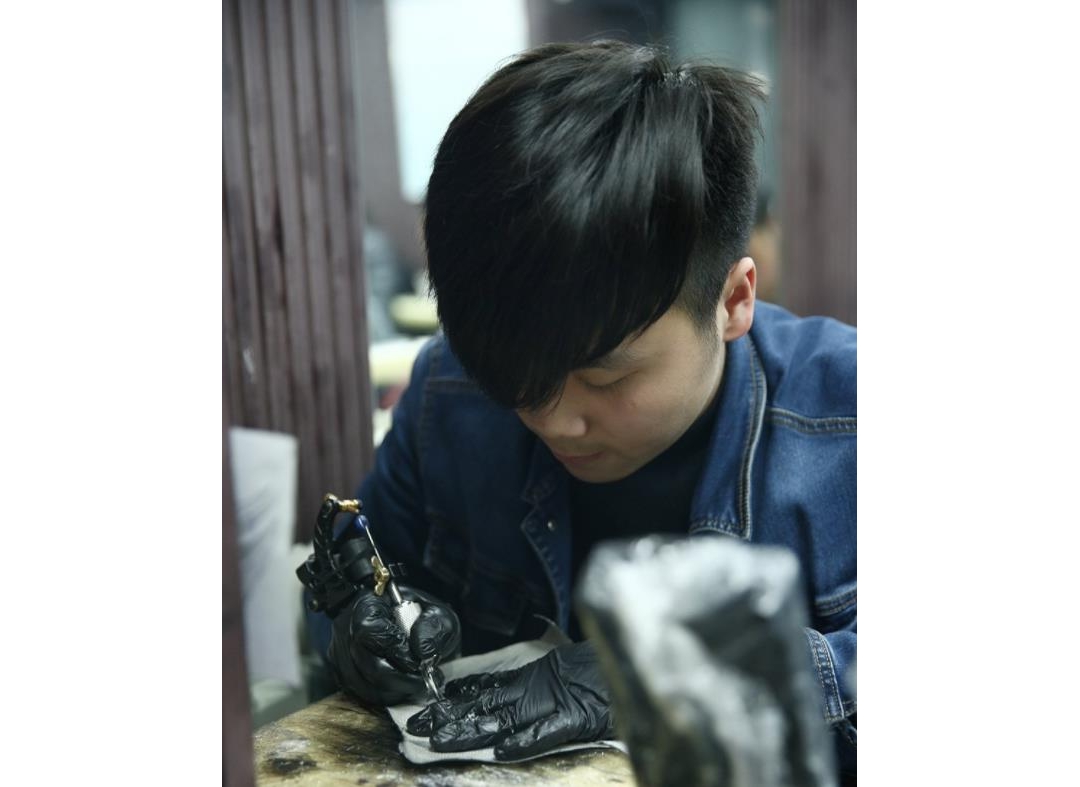 湖北武汉纹身学员张帆纹身培训中