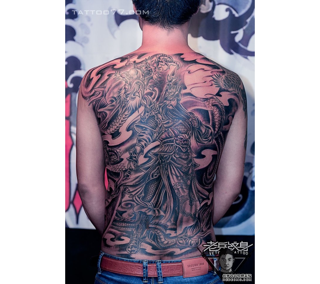 武汉纹身培训:老兵老师背部黑灰关公龙纹身作品