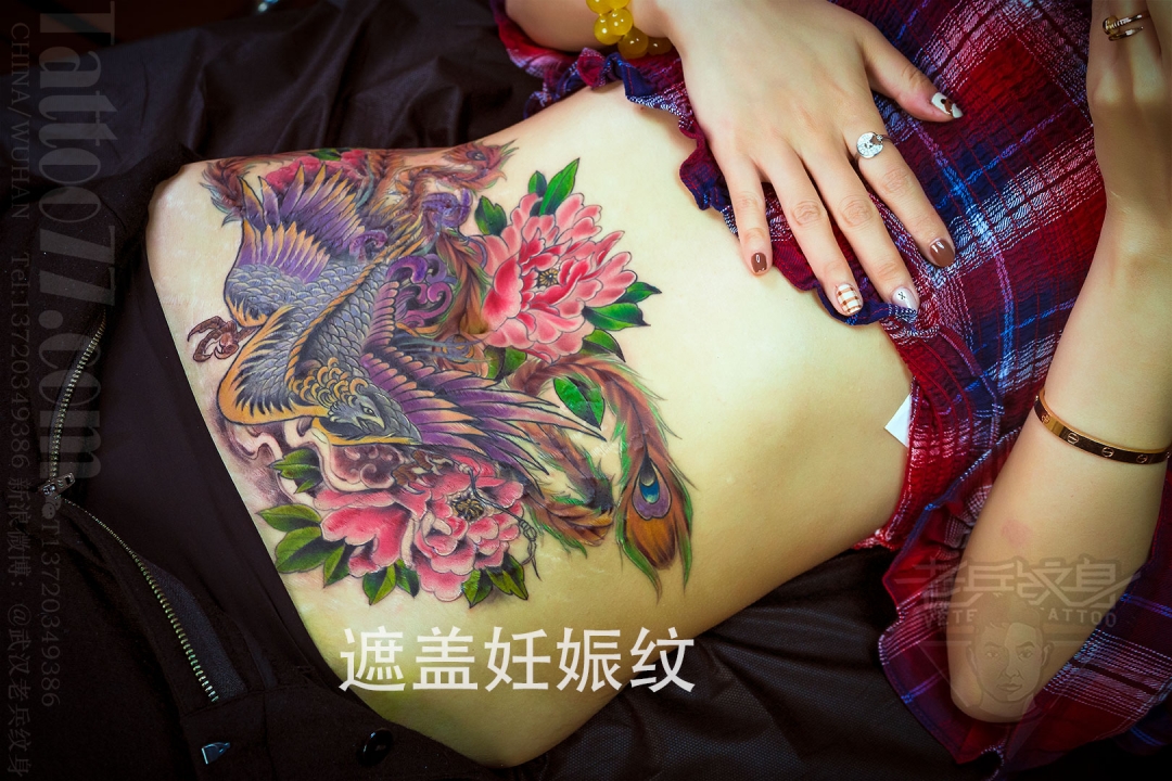河南郑州纹身小姐姐遮盖腹部的疤痕:凤凰戏牡丹