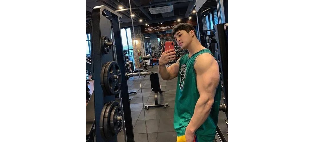 我真不是馋他的身子，就是想好好研究一下这纹身