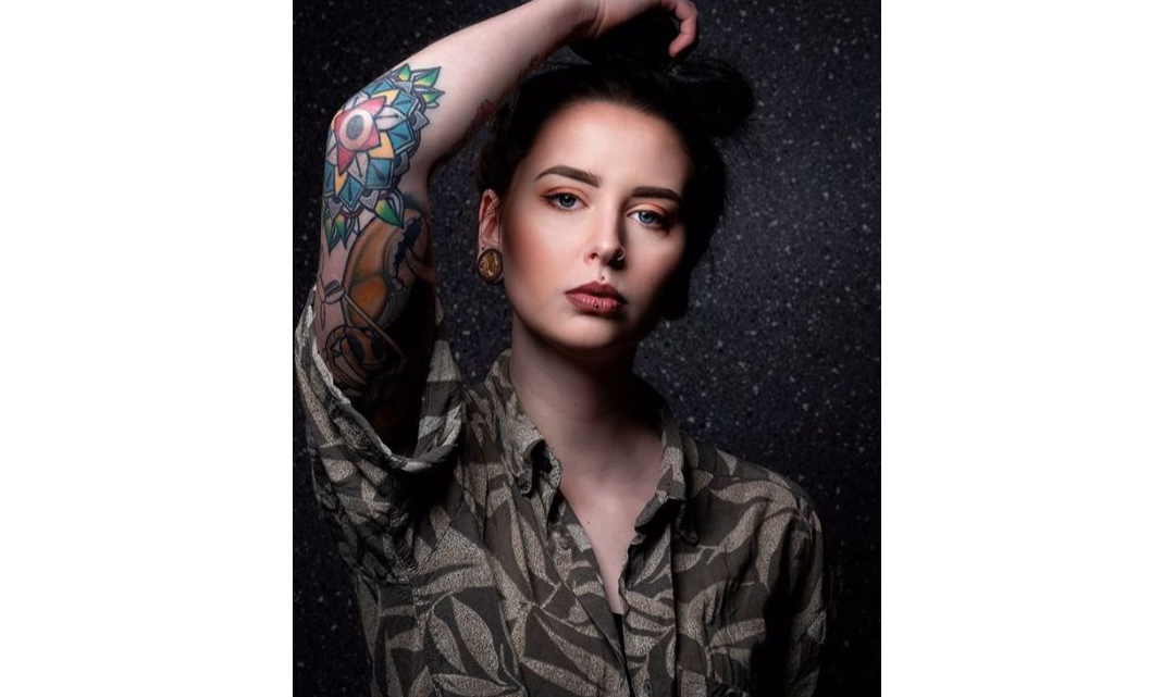 虽然身上有前女友的纹身，可我是真的爱你