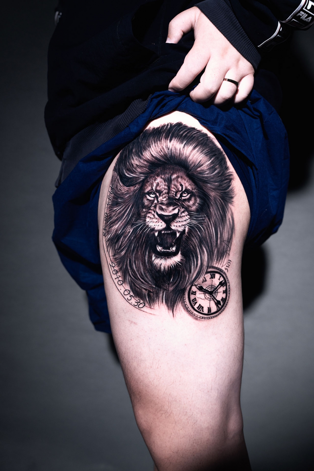 大腿欧美狮子纹身作品