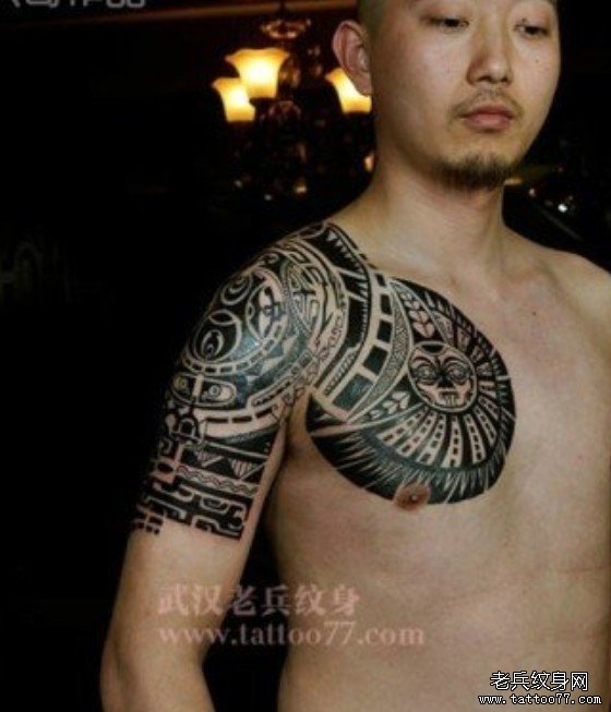 2013年武汉兵哥最新打造的图腾半胛纹身作品