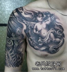 中国纹身作品欣赏：经典时尚的欧美素描 半胛丘比特与骷髅纹身图案