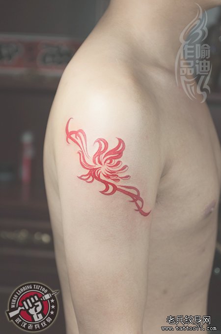 大臂红色彼岸花纹身作品及含义