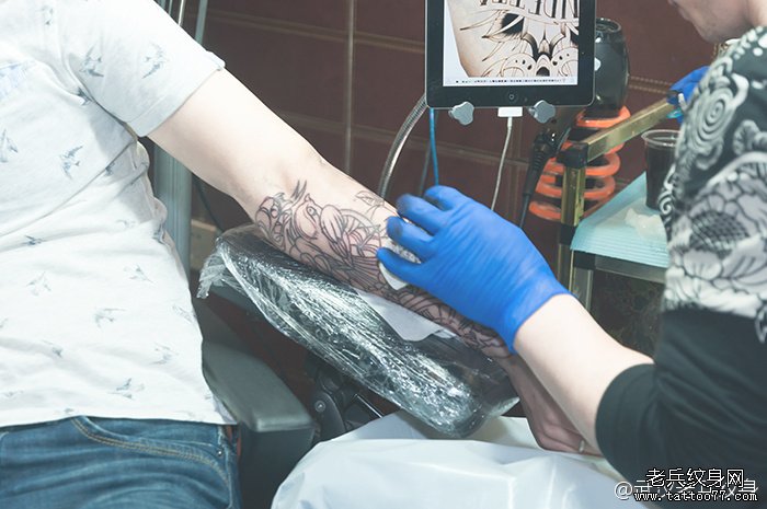 2014年2月18日兵哥制作欧美小花臂纹身图案过程
