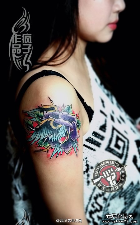 大臂school玫瑰花翅膀纹身作品遮盖旧字母纹身图案