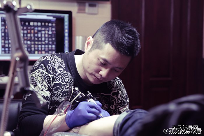 小腿象神纹身作品兵哥制作过程