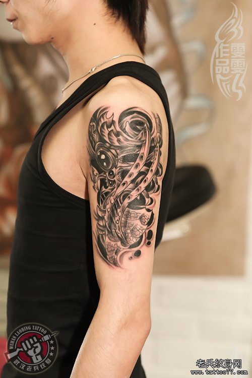 武汉美女纹身师打造的手臂欧美纹身作品