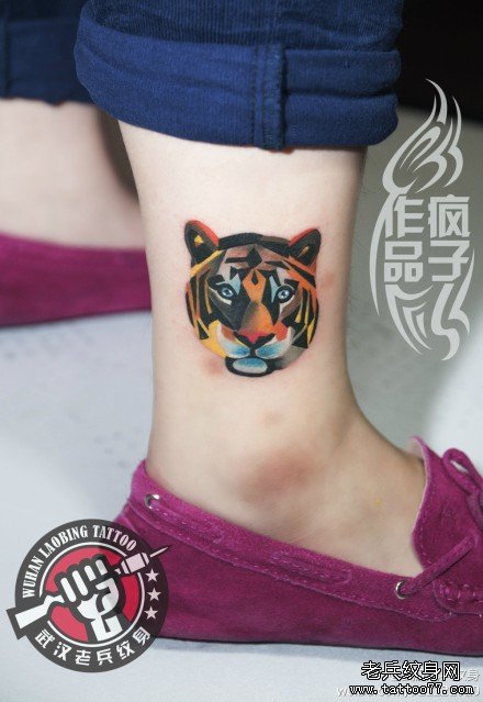 脚踝七巧板迷你虎头纹身作品由武汉专业纹身店打造