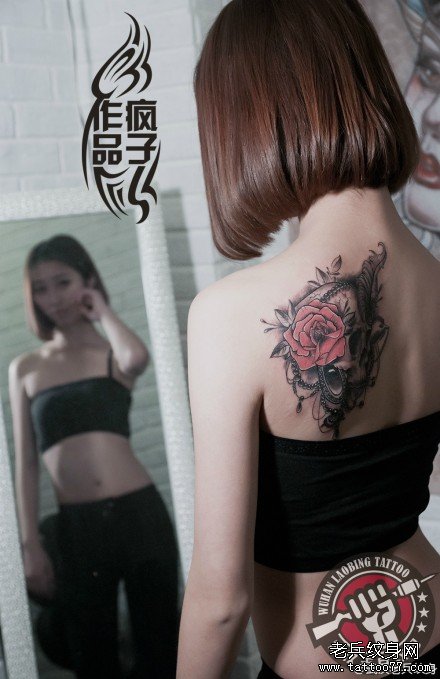 超唯美的美女后背骷髅玫瑰链珠纹身作品
