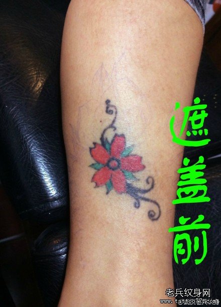 武汉专业纹身店疯子打造的脚踝玫瑰花纹身作品遮盖旧纹身图案