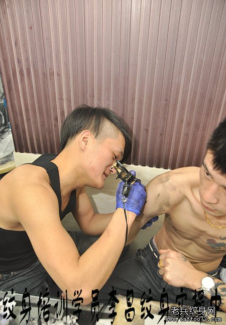 来自武汉最好的纹身培训学校江西纹身学员李昌纹身图案实操