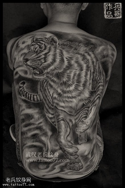 象征着勇敢霸气的满背老虎纹身图案作品及意义