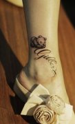 女孩子腿部小熊维尼英文字母纹身图案