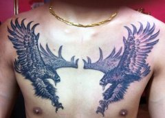 胸部霸气的一款老鹰纹身图案