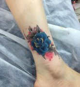 女生腿部一款欧美风格玫瑰花纹身图案