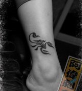 女孩子腿部简单的一款图腾蝎子纹身图案