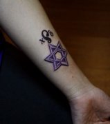 女孩子小手臂彩色六芒星纹身图案