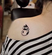 受欢迎的一款图腾猫咪纹身图案