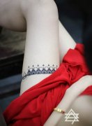 美女腿部性感时尚的蕾丝纹身图案