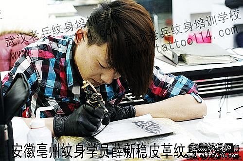 安徽亳州纹身学员薛新稳纹身练习中
