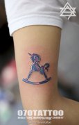 手臂时尚简单的星空独角兽纹身图案