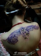 女生背部超酷的彩色老鹰纹身图案