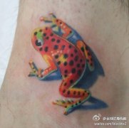 一款彩色小青蛙纹身图案