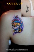 女孩子肩背可爱的猫咪冰激凌纹身图案