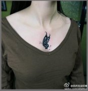 女孩子胸前唯美好看的图腾蝴蝶纹身图案