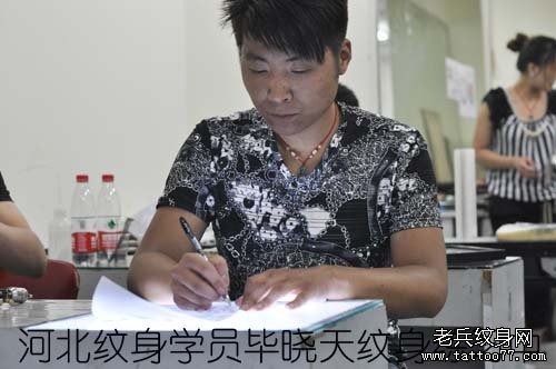 河北专业纹身培训学员毕晓天纹身练习中