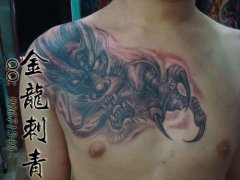 男人前胸很酷的龙头纹身图案