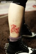 女生腿部好看的图腾小羊纹身图案
